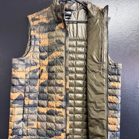 Men's North Face ThermoBall Eco Vest Size XL - Picture 3 of 4
